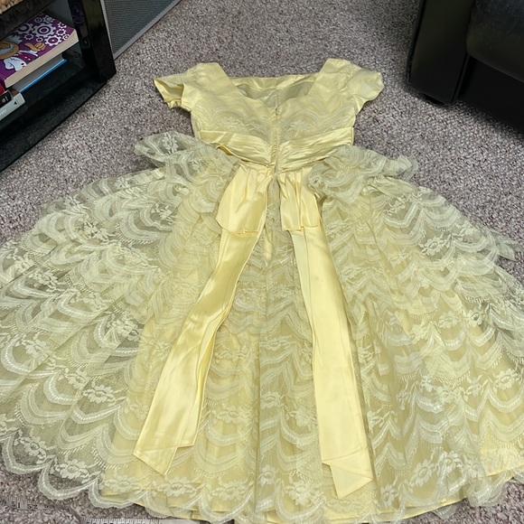 Vintage 50s triple ruffle tiered crinoline lace dress with matching mesh gloves - Picture 11 of 11